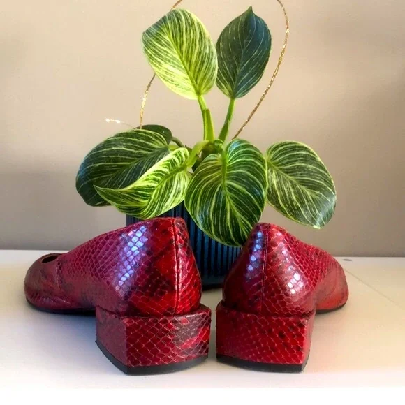 ‼️SOLD‼️L’INTERVALLE red snake skin flats, Size 6 US, Made in Spain. - Picture 2 of 13